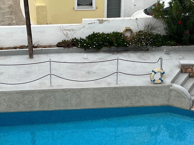 Swimming pool with safety ring on the side.