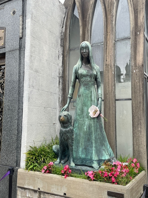 Statue of a woman with a dog