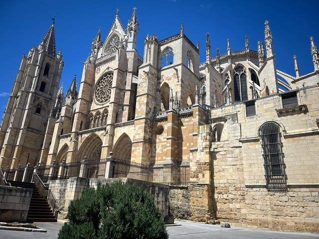       Ornate historical cathedral in a clear sky
  