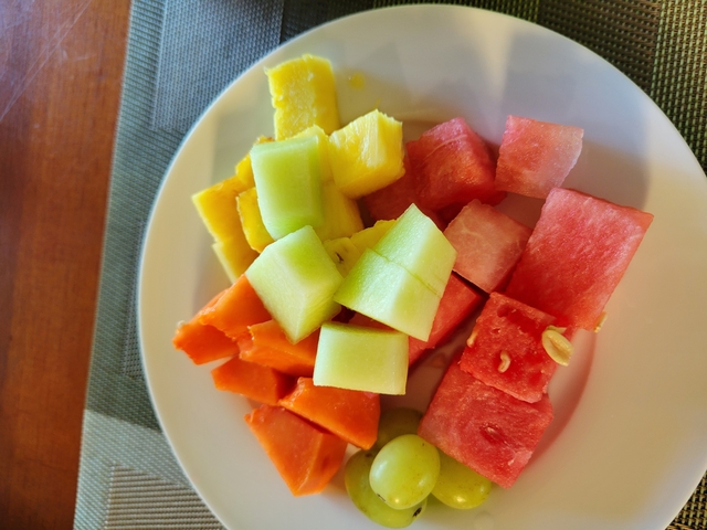 Plate with assorted tropical fruits.