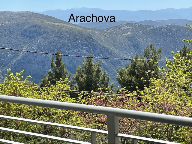       Mountain view with the text 'Arachova'.
  