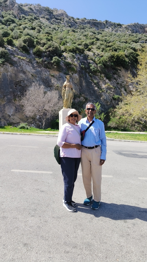 Couple posing in front of a statue outdoors