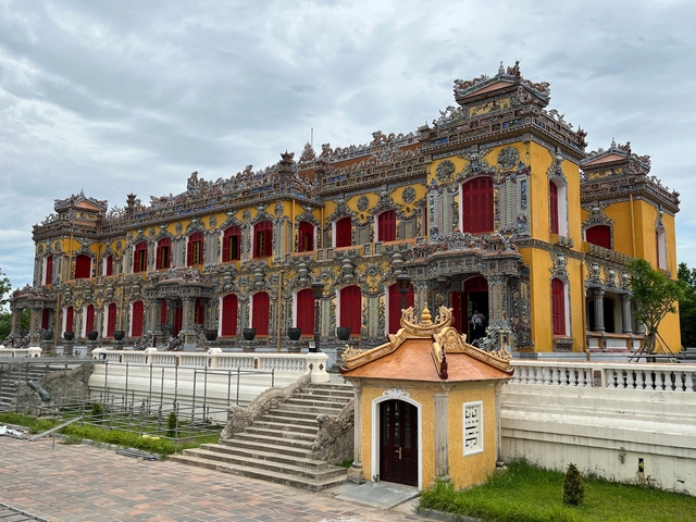       Ornate historical building with intricate architecture.
  
