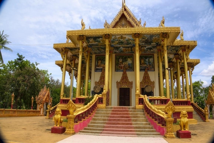 Beautifully decorated temple building.
