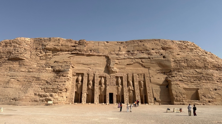       The famous Abu Simbel temples with visitors in front.
  