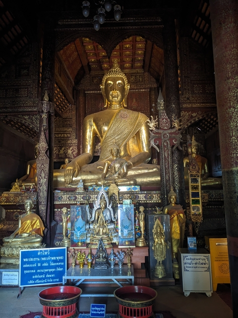       Golden Buddha statues in a temple.
  