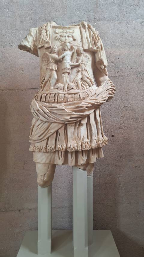       Close-up of a marble statue detailing a robe.
  