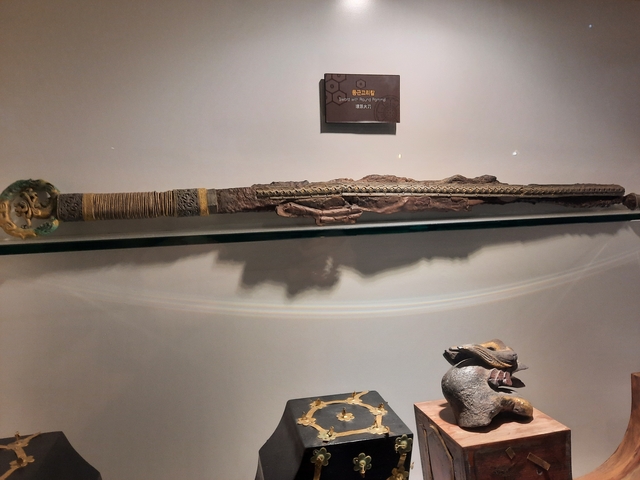       A historical sword displayed in a museum environment with subdued lightning.
  