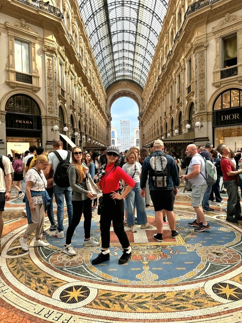 Busy indoor shopping arcade with high ceilings.