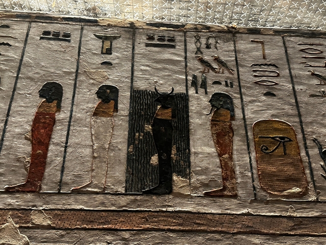       Wall painting of ancient Egyptian deities.
  