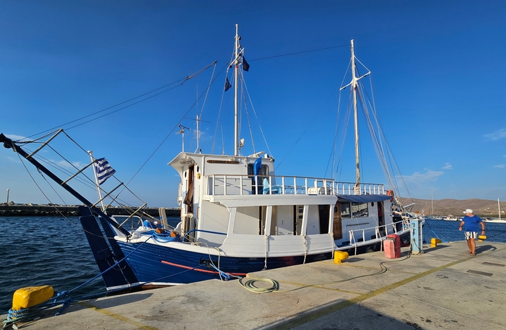       Boat docked at a harbor
  