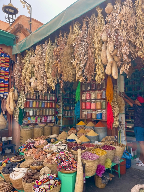 Spice market with colorful displays