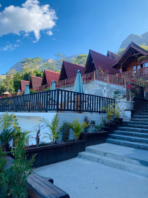 Mountain cabins with umbrellas and gardens in a scenic area