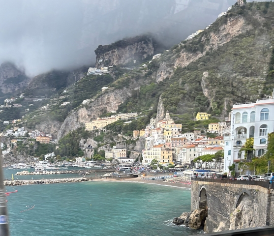       Picturesque town along a steep coastline.
  