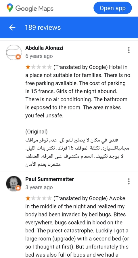 Image of a negative online review in multiple languages.