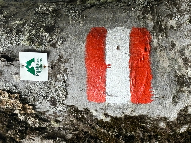 Trail mark on a rock with a Balkans sign.