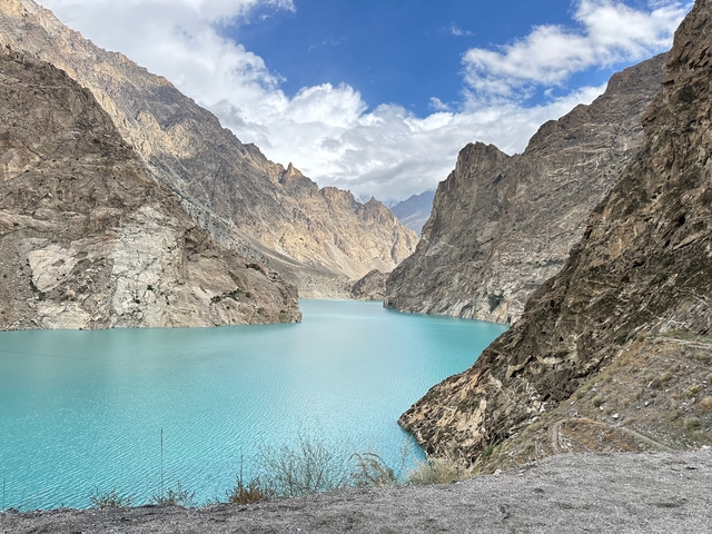 Turquoise lake surrounded by rocky mountains.