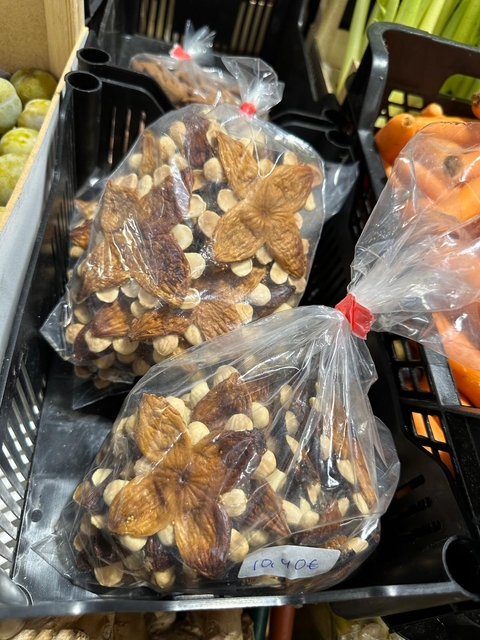       Packaged dried fruits in a market
  
