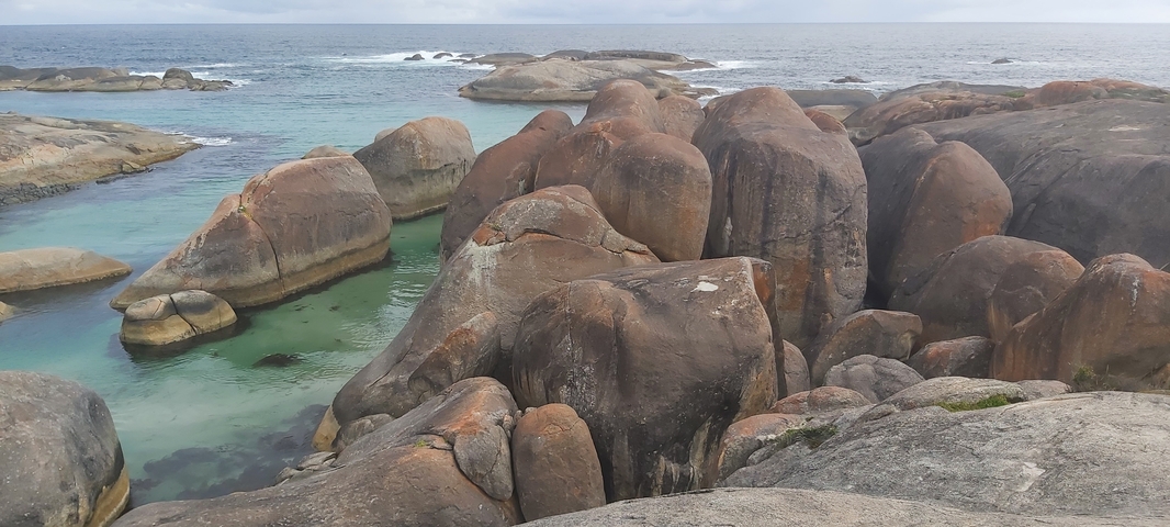Granite rock formations by the ocean at William Bay