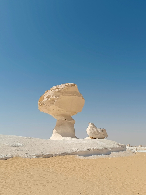       Close-up of a rock formation in the white desert.
  