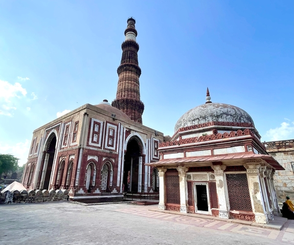       Historical monument with intricate architectural design.
  