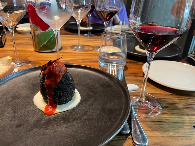       Gourmet meal with wine glasses on a restaurant table
  