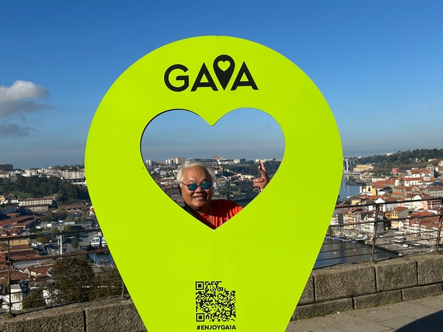 Person posing with Porto city view through a frame.