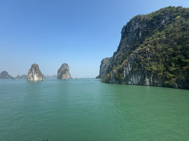       Green sea with distinct limestone karsts.
  