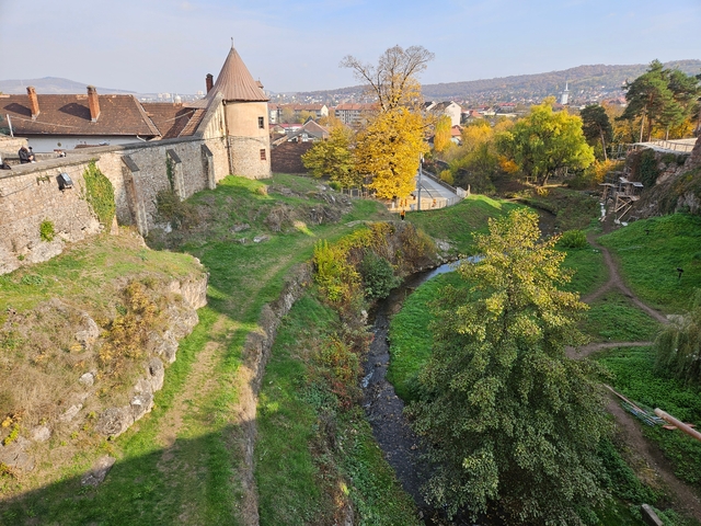       Scenic view of castle ruins and landscape.
  