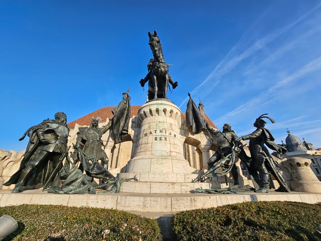      A large monument with statues surrounding it.
  