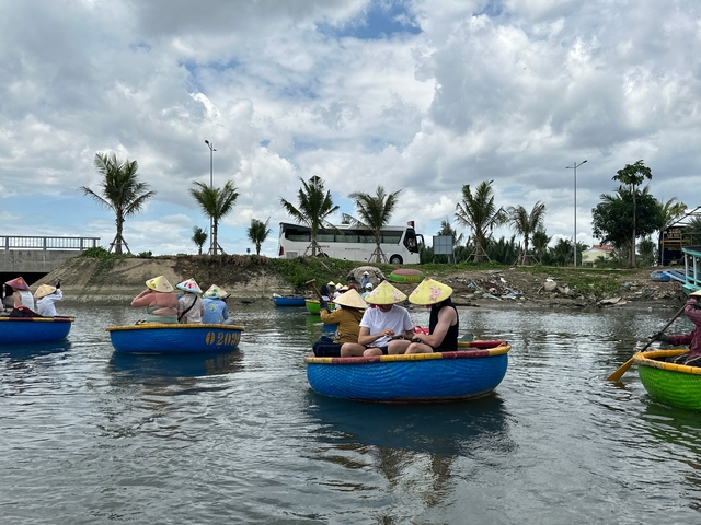       Group of people on circular boats wearing traditional hats.
  