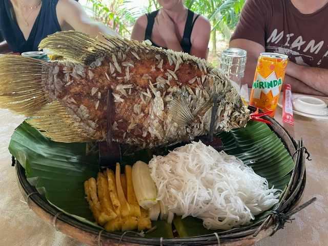       A platter with fish and vegetables ready to be served.
  