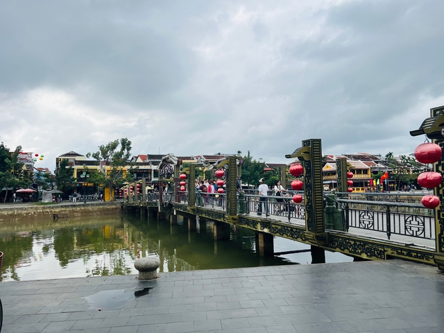       Charming bridge with lanterns in a traditional town.
  
