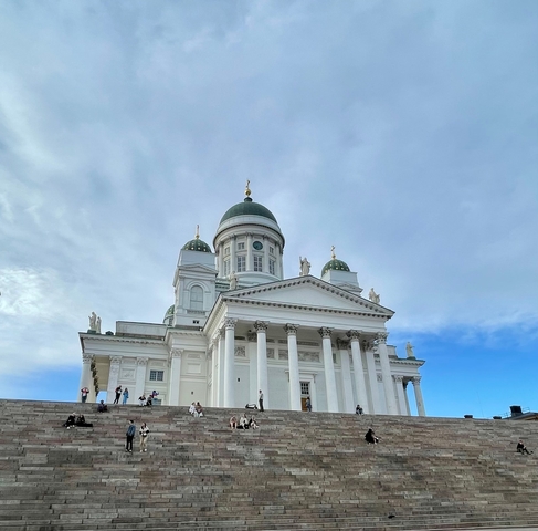 White neoclassical building with a cathedral style.