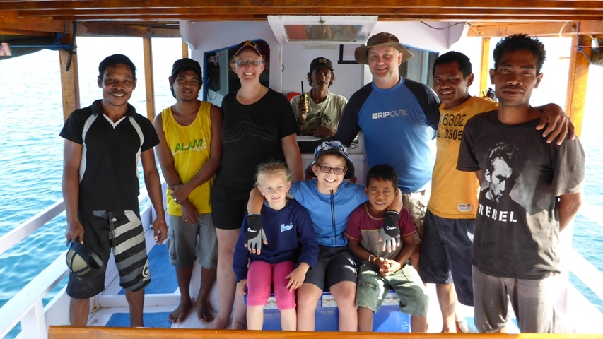 Group on a boat with the sea view.