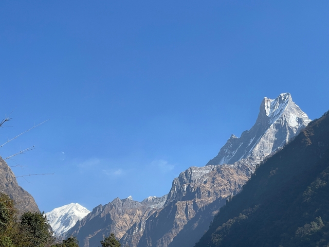       A clear view of snow-capped mountains.
  