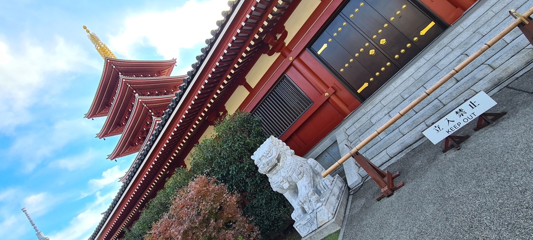      Pagoda structure with a stone lion statute and 'Keep Out' sign.
  
