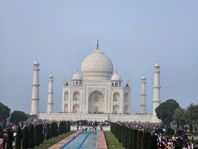 The Taj Mahal with crowds of tourists.