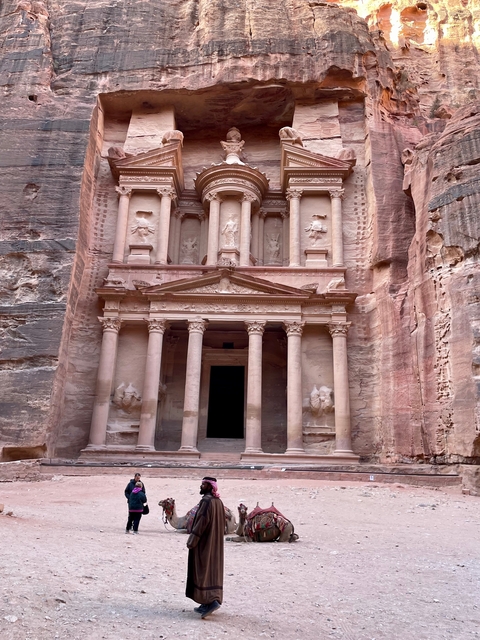       The Treasury, famous rock-carved facade in Petra.
  