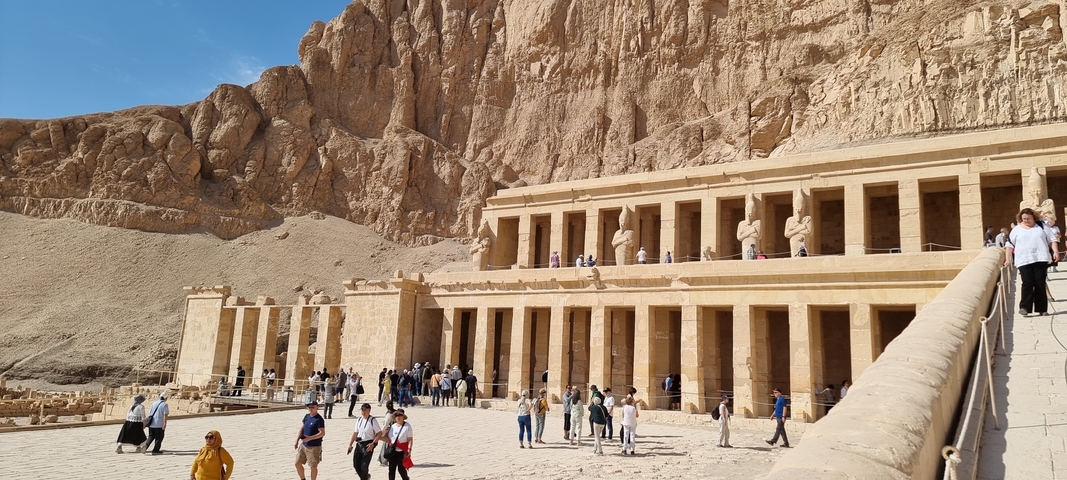 Tourists at the temple of Hatshepsut.