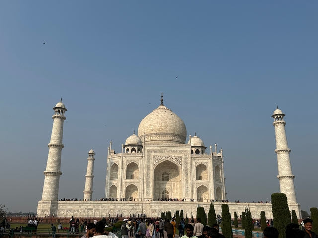       The Taj Mahal against a clear blue sky.
  