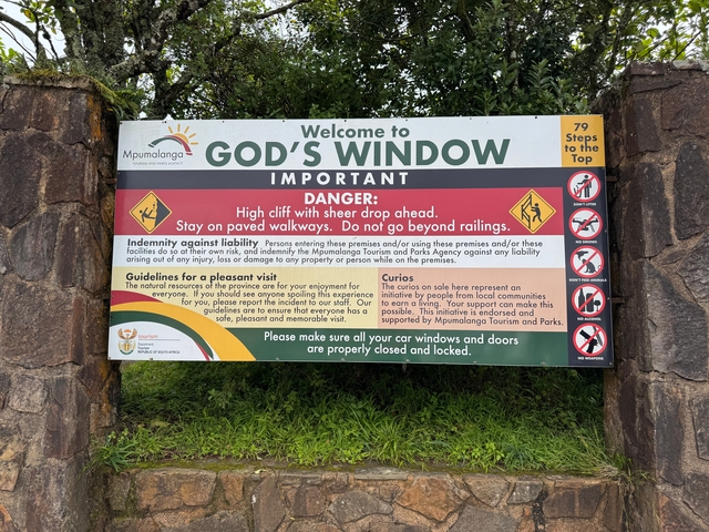       Sign indicating God's Window viewpoint.
  