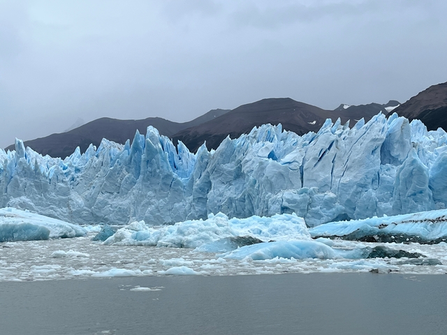 Majestic glacier with icy peaks.
