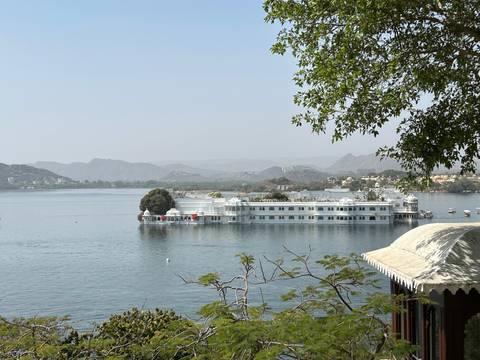       A lakeside view with a palace built on the water.
  