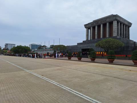 Queue of people outside a monumental building.