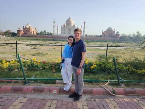 Couple posing in front of the Taj Mahal gardens.