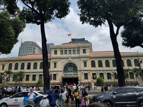       Crowded square with a historic building in the city center.
  