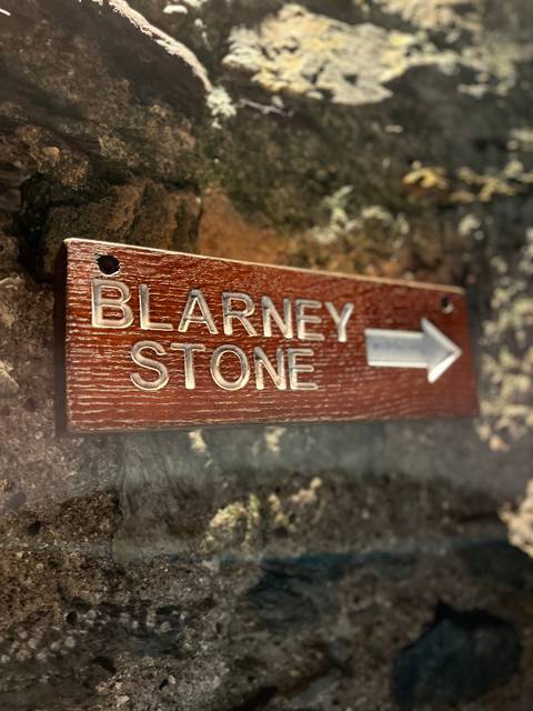 Sign pointing towards the Blarney Stone.