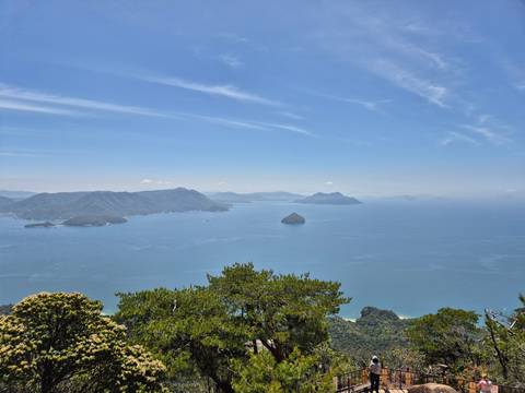 Expansive view of ocean and small islands.