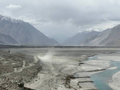       Vast barren valley surrounded by mountains.
  